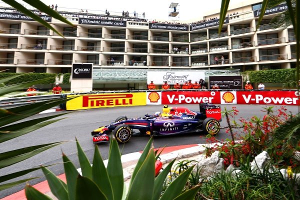 Ricciardo továbbra is bámulatos: a sisakján Jack Brabhamre emlékező ausztrál ötödször verte meg Vettelt időmérőn