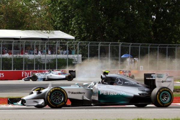 Massa Williamse kontrollálatlanul rohan a gumibálák felé - így nézett ki Rosberg szemszögéből