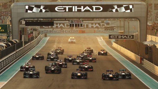 Idén Abu Dzabiban zárul az idény. A villanyfényes futamon dupla pontokat osztanak majd, ami nem nyerte el az F1-es szurkolók többségének tetszését 