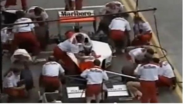 Berger már a 12. körben kerékcserére kényszerült, de a végére visszajött a dobogóra