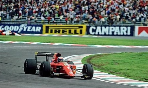 Alain Prost 53 győzelme egyik legszebbikét aratta 1990-ben Mexikóban. Ez volt a Ferrari 99. diadala