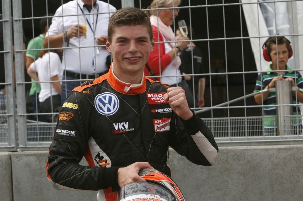 A 16 éves Max karrierje egyelőre olyan fényesen alakul, mint apja, Jos Verstappené 20 évvel ezelőtt