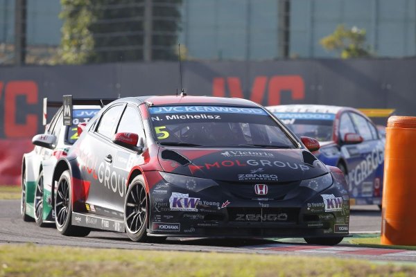 "A dolgok jelenlegi állása szerint minden ugyanígy marad 2015-ben" - nyilatkozta Norbi