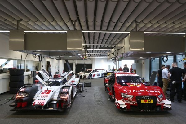 A most átadott 3,4 km-es tesztpálya lehetőséget ad a gyárból frissen kigördülő versenyautók (itt az R18 e-tron és az RS5 DTM) shakedown-tesztjére, első "összerázására"