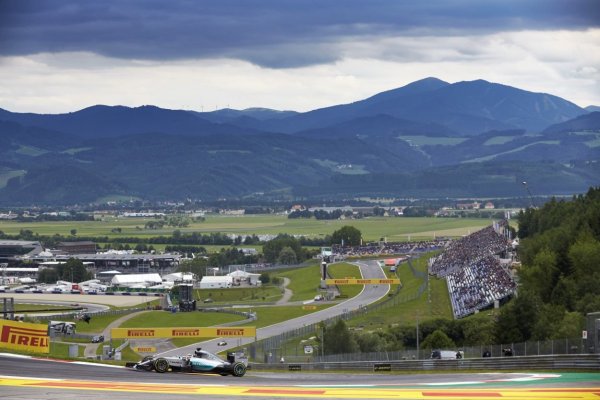 Hamilton megállíthatatlan: hiába fékezte el magát az 1-es kanyarban, így is megszerezte 45. pole pozícióját