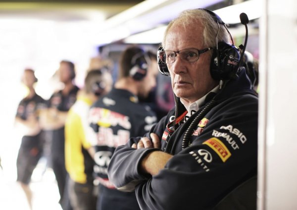 Szürke eminenciás: dr. Helmut Marko tanácsai nélkül nincs döntés a Red Bull Racingnél. Az osztrák nem növelte a népszerűségét azzal, hogy többször nyilvánosan szapulta a Renault-t