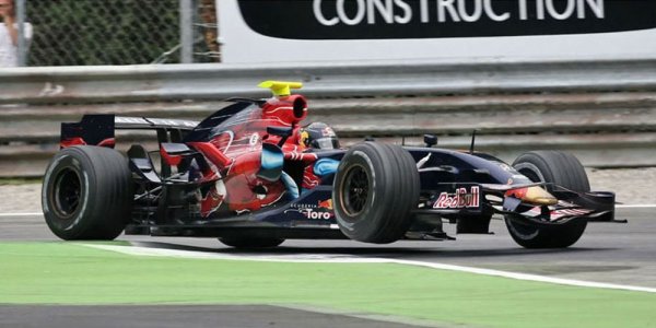 Nem idegenek: a Toro Rosso eddigi egyetlen győzelmét Ferrari-motorral aratta Vettel 2008-ban, Monzában