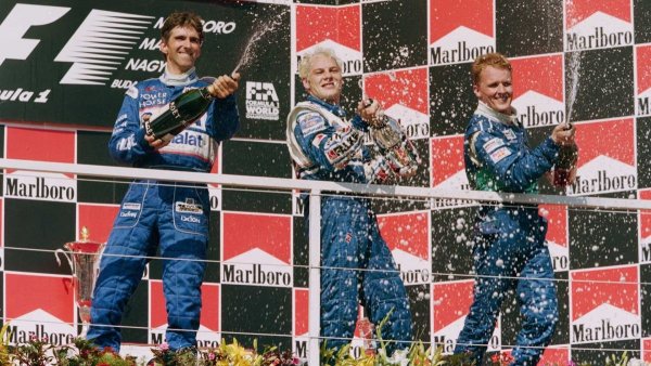 A dobogósok: Hill, Villeneuve (Williams-Renault) és a Sauiber legjobb 1997-es eredményét szerző Johnny Herbert