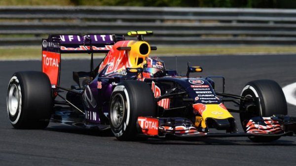 Danyiil Kvjat kellemes meglepetést okozott azzal, hogy 2. helyre hozta fel a Red Bullt a nyitónapon