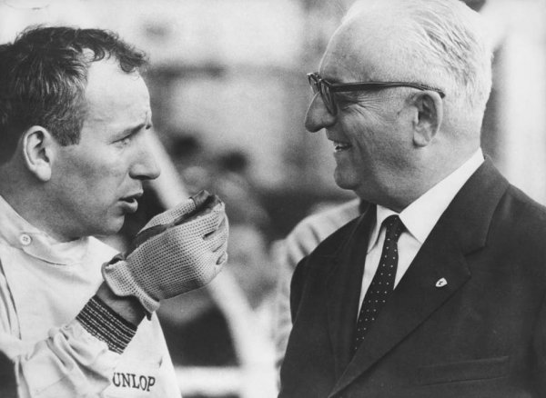 Surtees és Enzo Ferrari. A Commendatore nehéz természete is hozzájárult ahhoz, hogy az angol 1966 elején távozott