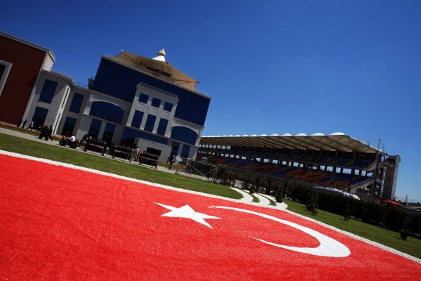 A 300 millió dollárból felépült Istanbul Park lehet a világ legdrágább autóbazárja