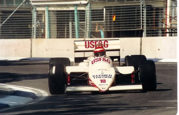 Az amerikai főszponzor miatt hívták vissza az F1-be,m az Arrowshoz 1987-ben. A kocsit Ross Brawn tervezte
