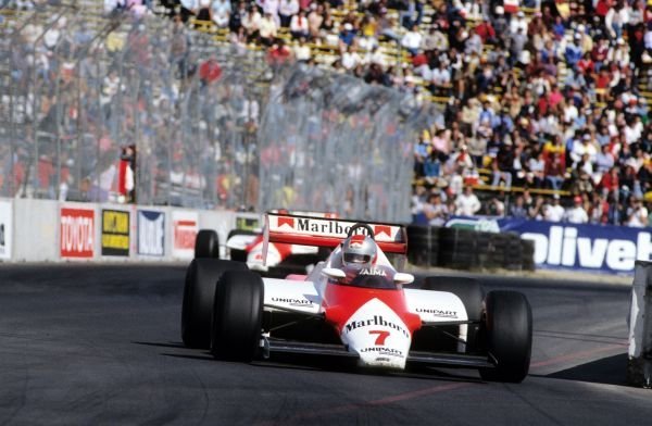 Watson a 34. körben mindent egy lapra tett fel, rossz fékkel is átvette a vezetést. Helyismerete és bátorsága futamgyőzelmet ért